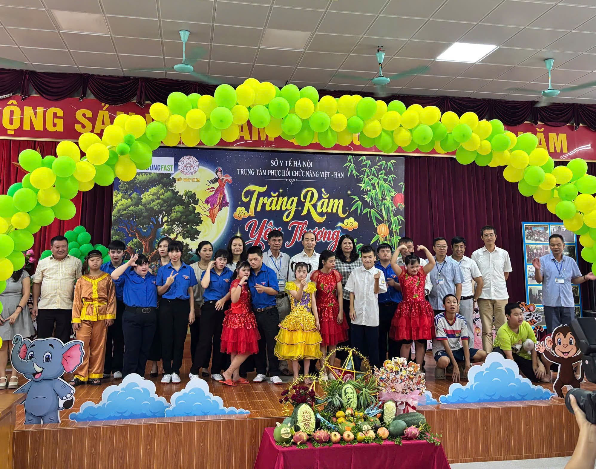 Hà Nội Mang Trung thu ấm áp đến với trẻ em thiệt thòi