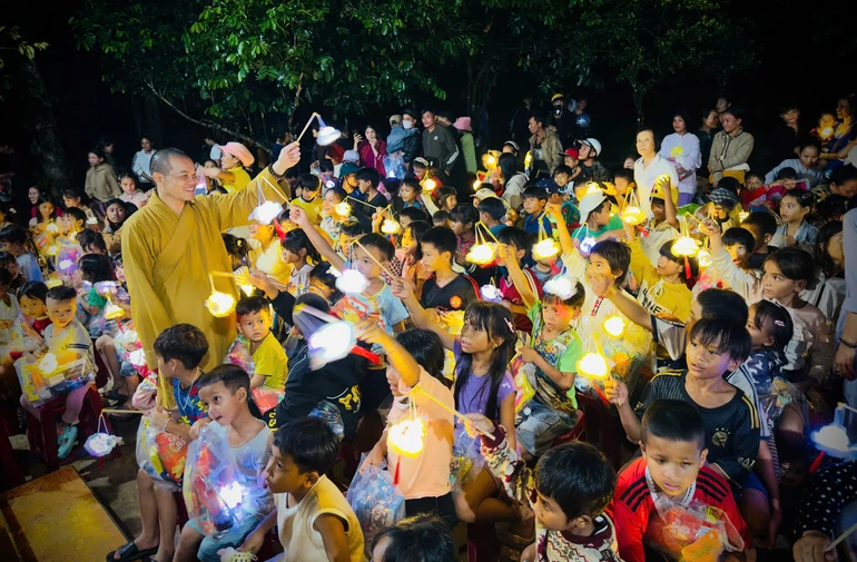 Đà Nẵng Các chùa mang yêu thương đến những bản làng vùng cao