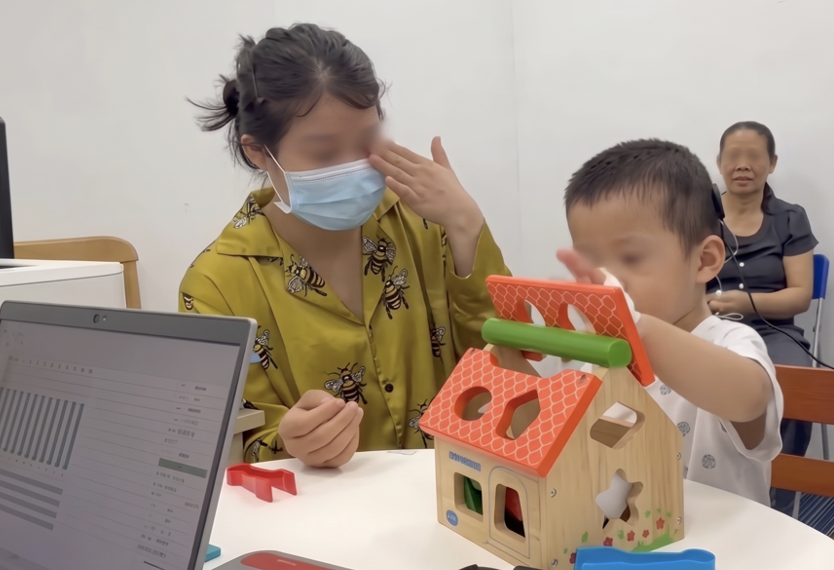 TP HCM Lần đâu tiên thực hiện thành công kỹ thuật cấy điện cực thính giác thân não cho trẻ bị điếc bẩm sinh nặng