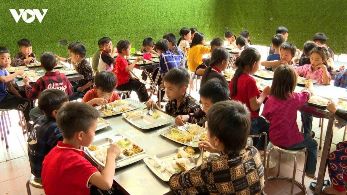 Chuyên gia Bữa ăn học đường không chỉ đủ no mà phải đúng và đủ dinh dưỡng
