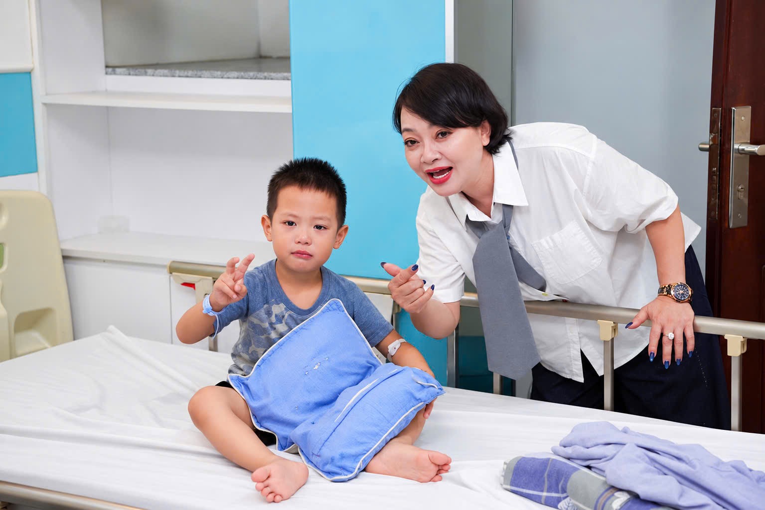 Nghệ sĩ Trà My Từ những hành trình thiện nguyện đến vai trò Đại sứ “Ươm mầm nhân ái”