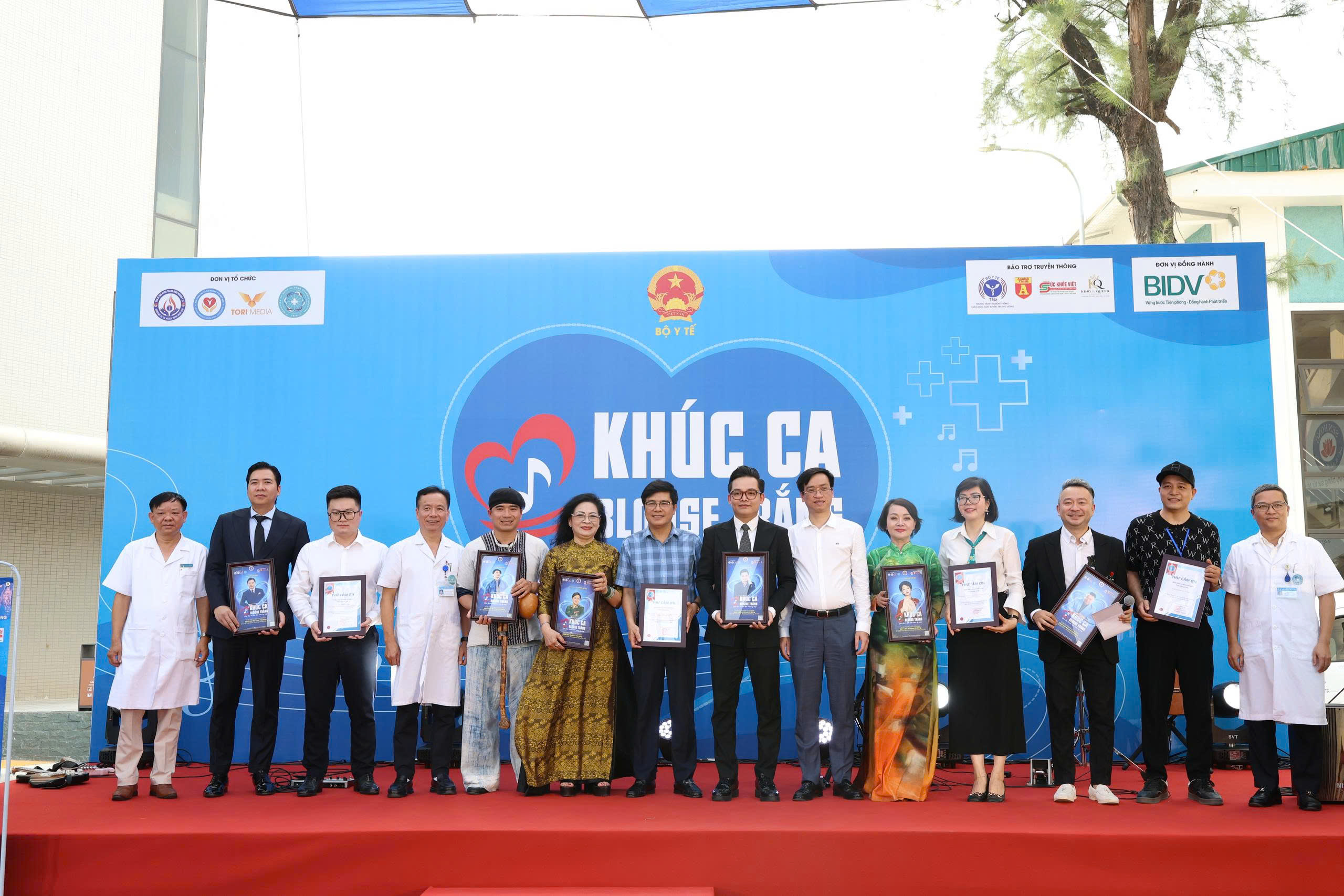 “Khúc ca Blouse trắng” Lan tỏa yêu thương từ những giai điệu nhân ái