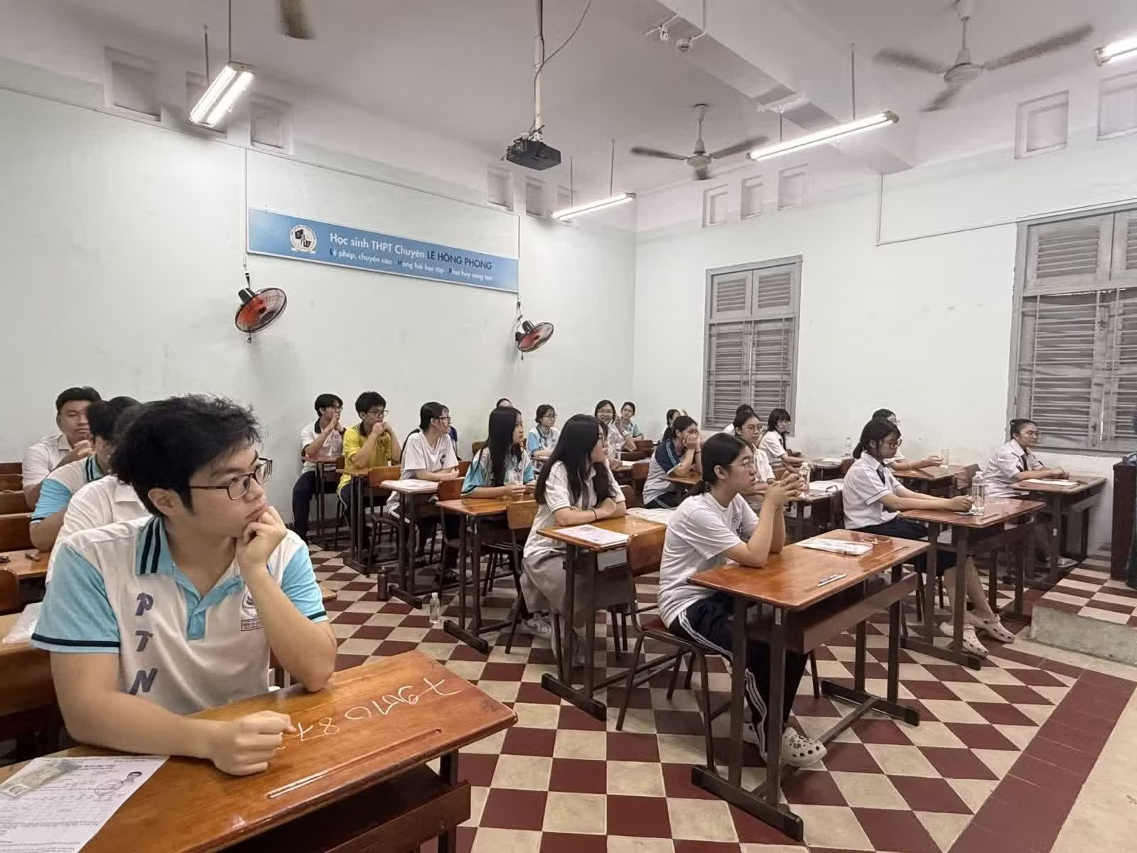 Thi vào lớp 10 Áp lực tuyển sinh không chỉ nằm ở số môn thi