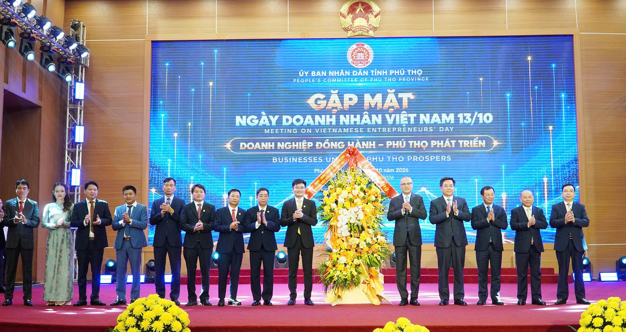 Chúc mừng Ngày Doanh nhân Việt Nam 13 10 Doanh nghiệp đồng hành - Phú Thọ phát triển