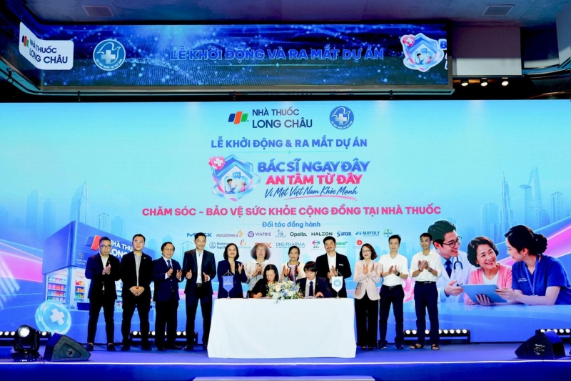 “Bác sĩ ngay đây, An tâm từ đây ” Hội Thầy thuốc trẻ Việt Nam cùng Long Châu đưa bác sĩ đến gần cộng đồng hơn