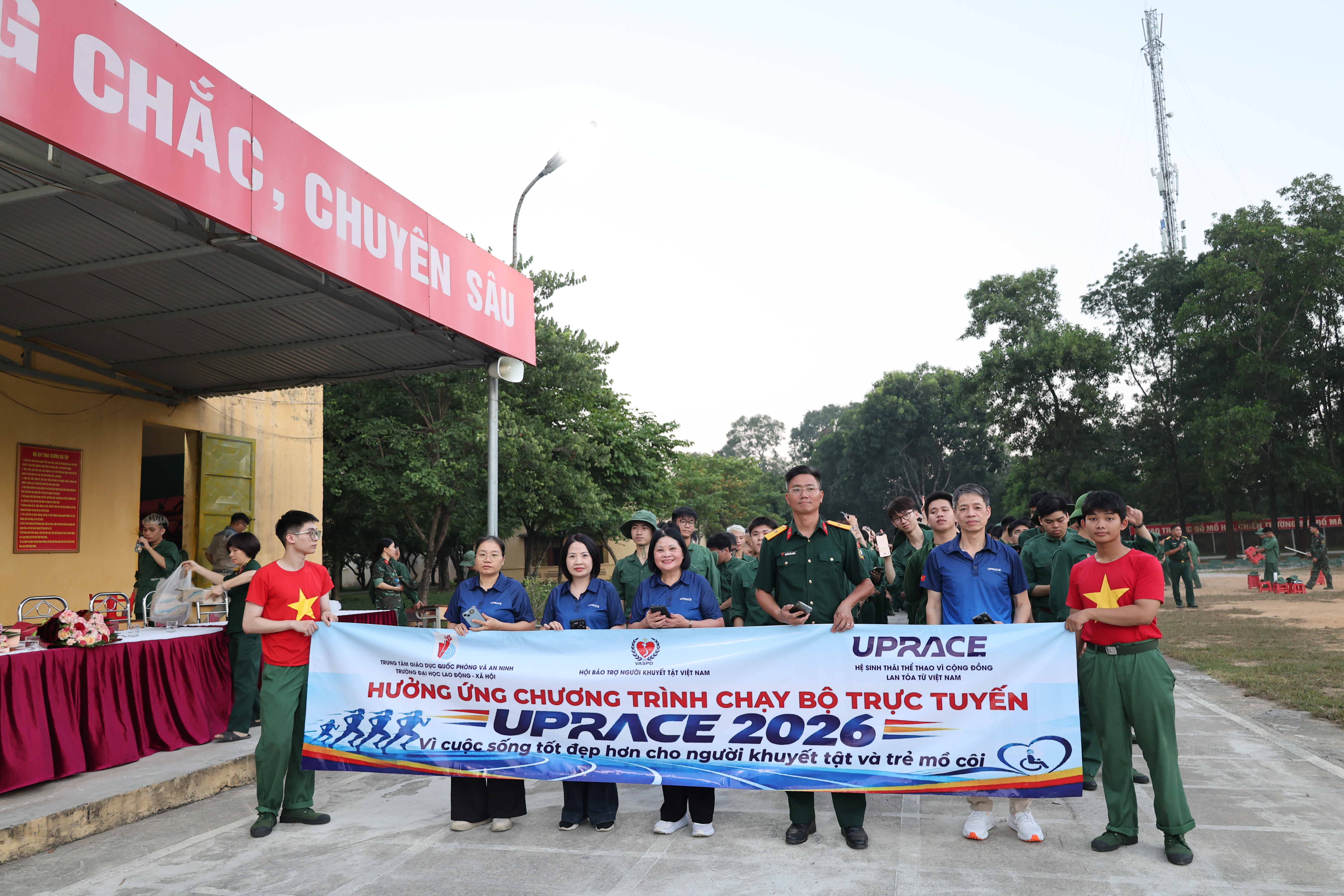 Giáo dục an ninh, quốc phòng cho sinh viên và lan tỏa những bước chạy nhân ái tại UpRace 2026