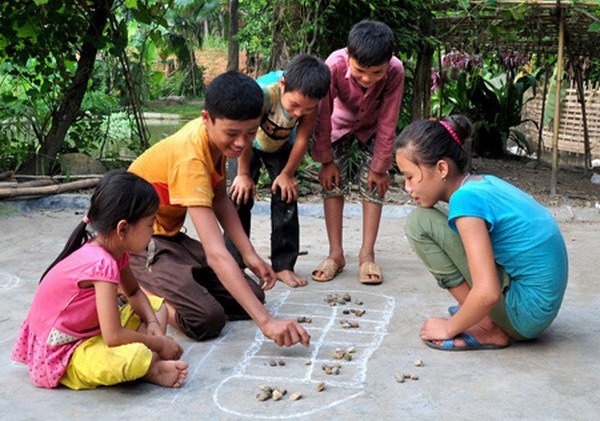 Những kỷ niệm tuổi thơ đáng nhớ, những trò chơi thú vị mà suốt đời chúng ta không thể nào quên. Mã số: 1661