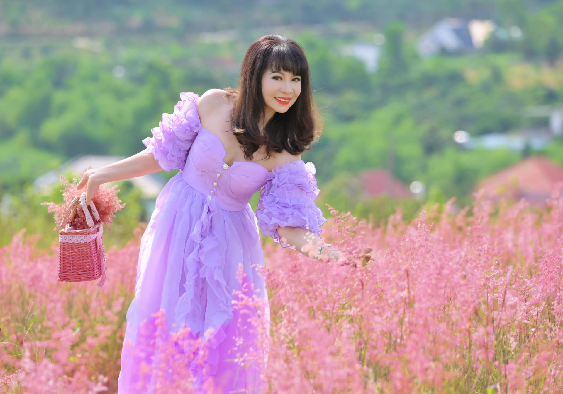 Năng lượng tích cực là những gì người ta thấy khi tiếp xúc với mẹ của Thúy Hằng Thúy Hạnh. Bà Lan tâm sự: 