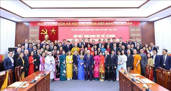 Overseas Vietnamese honoured for contributions to homeland, community