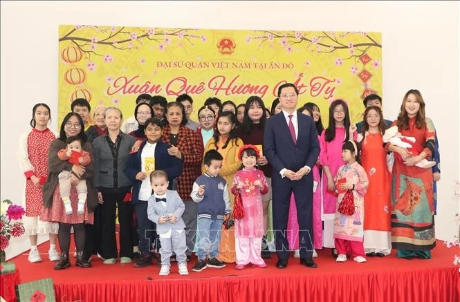 Vietnamese in India, RoK, Japan, Hong Kong celebrate Lunar New Year