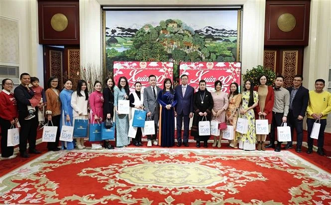 Vietnamese in China, Italy, Cambodia celebrate Tet