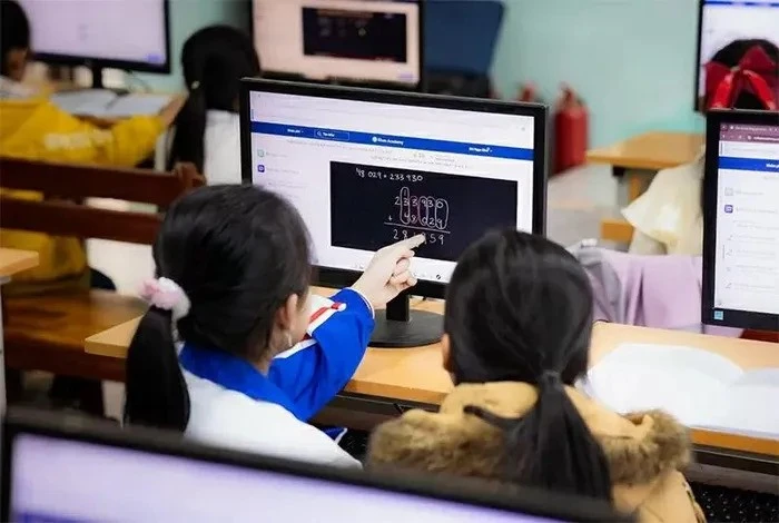 Vietnam climbs to second place globally in Khan Academy usage