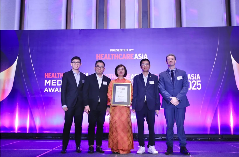 Innovating for the Health of Vietnamese People, FPT Long Chau Honored at Healthcare Asia Pharma Awards 2025
