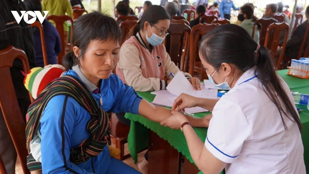 Vietnam moves to provide free annual health checkups for citizens