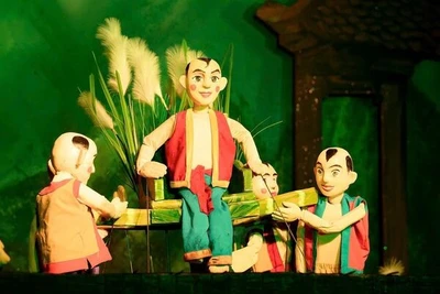 Lively history lesson through puppet show The Emperor with a Reed Flag