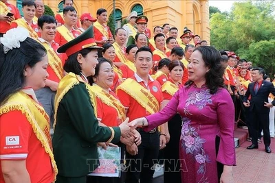 Vice President meets 100 outstanding voluntary blood donors