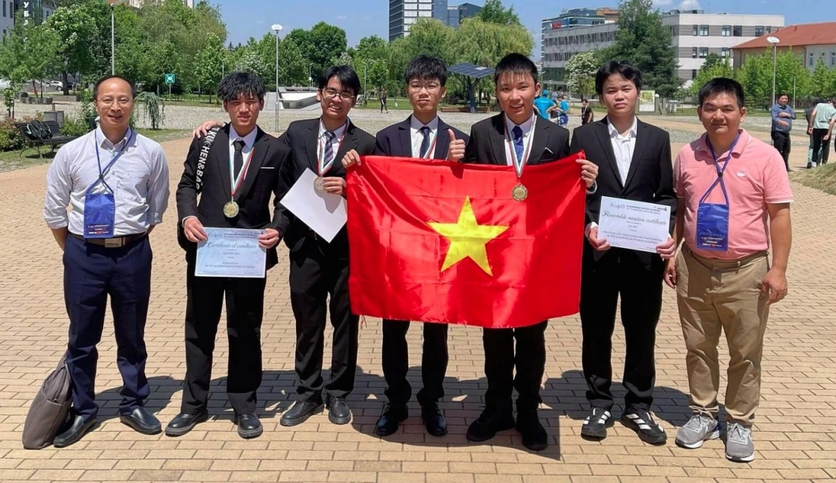 Vietnam wins two gold medals at 2025 European Physics Olympiad