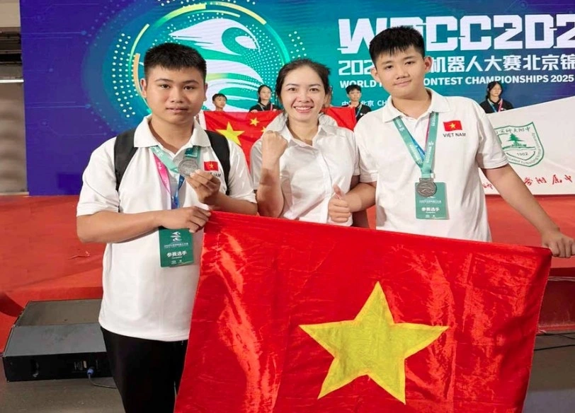 Vietnamese students excel at World Robot Contest in China