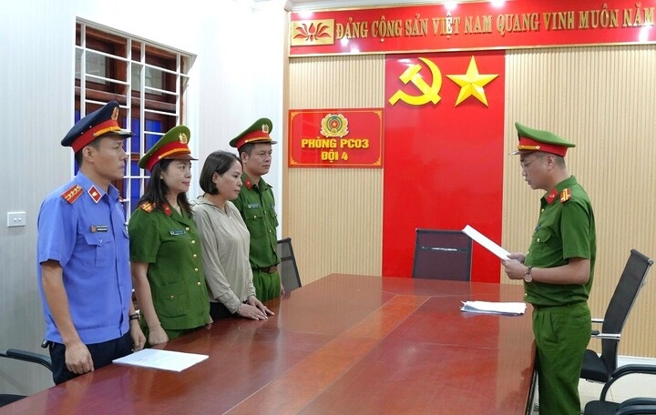 Director of An Thinh Food Company arrested for producing more than 2 7 million liters of fake cooking oil worth 75 billion VND