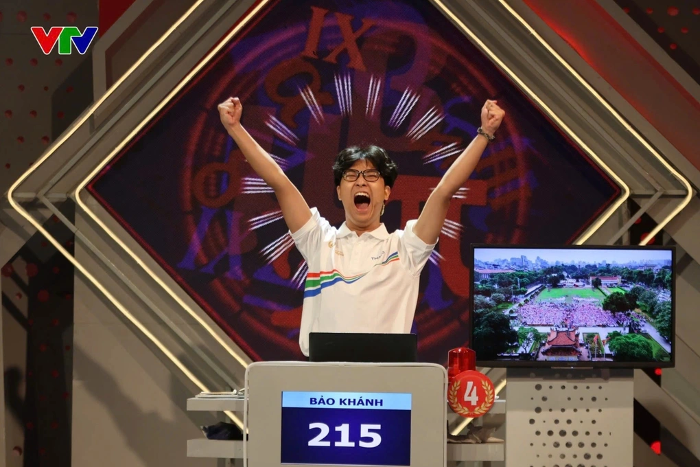 Tran Bui Bao Khanh, Hanoi-Amsterdam High School for the Gifted, won the Road to Olympia 2025