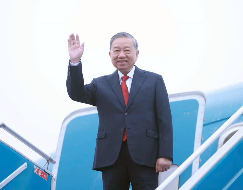 Party General Secretary To Lam leaves Hanoi for state visit to Laos