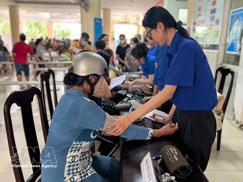 Free cancer screening, health checks to benefit 10,000 people in Hanoi