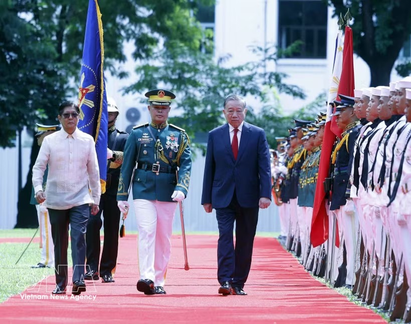 Philippine President hosts official welcome ceremony for Vietnam’s top leader