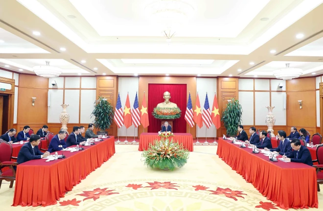 Party General Secretary To Lam and Vietnamese officials at the phone talks with US President-elect Donald Trump on November 11 evening (Photo: VNA)